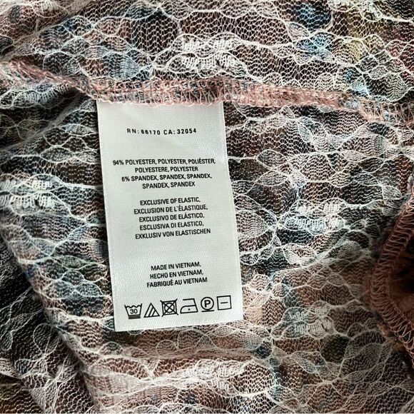 AKEMI + KIN Anthropologie Patrizia Top Smocked Lace Bell Sleeves Floral Size XS - Picture 7 of 9